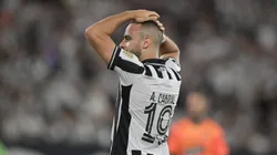 Arthur Cabral perdeu oportunidades de gol