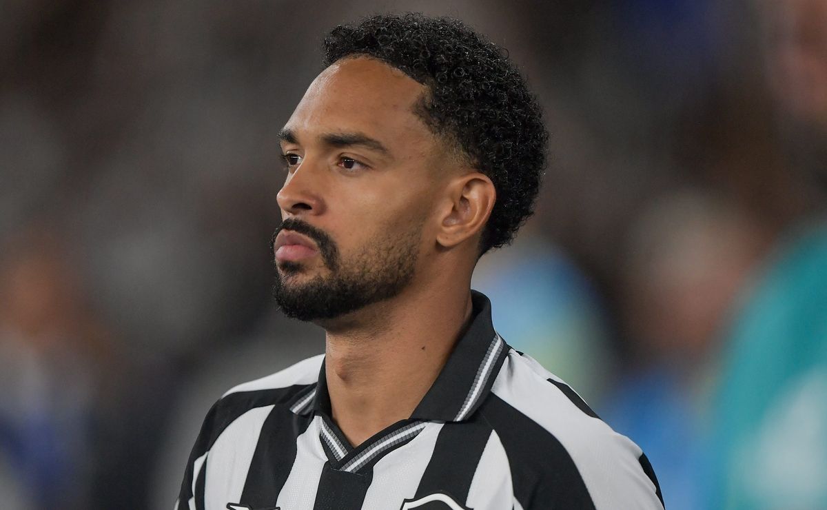 Vitinho é lembrado como ‘vilão’ contra o Barcelona após perder gol embaixo da trave no segundo tempo