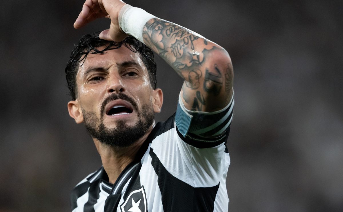 Desabafo de Alex Telles expõe crise no Botafogo fora dos gramados: “futebol não aceita desaforo”