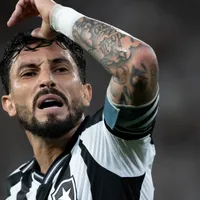 Alex Telles desabafa e expõe problemas extra-campo no Botafogo