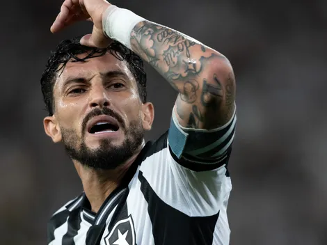 Alex Telles desabafa e expõe problemas extra-campo no Botafogo