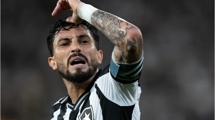 Alex Telles desabafou após o a eliminação - Foto: Jorge Rodrigues/AGIF