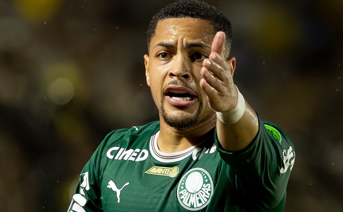 Vitor Roque tem desgaste preocupante e vira dúvida para o duelo contra o Vasco, em São Januário