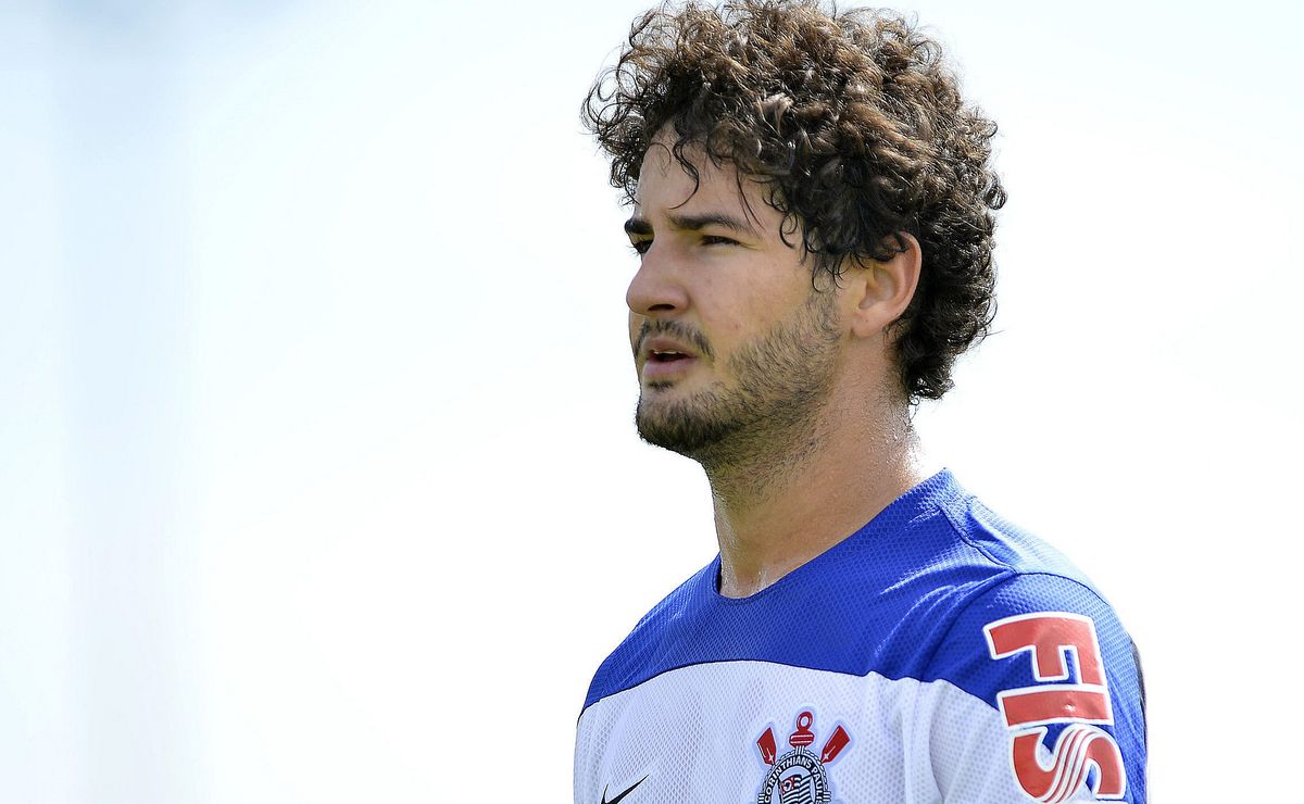Alexandre Pato se declara ao Corinthians e brinca sobre a possibilidade do filho ser torcedor do clube