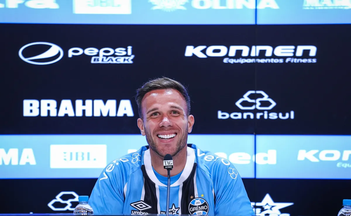 Arthur Acena para a Seleção enquanto Grêmio Batalha pela Sobrevivência na Série A