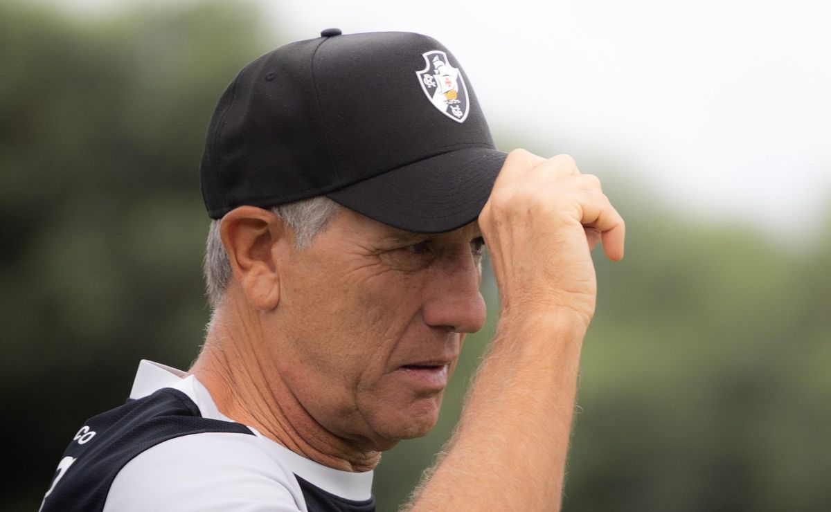 Renato estreia em Vasco x Palmeiras podendo quebrar três ‘maldições’ ao mesmo tempo em São Januário