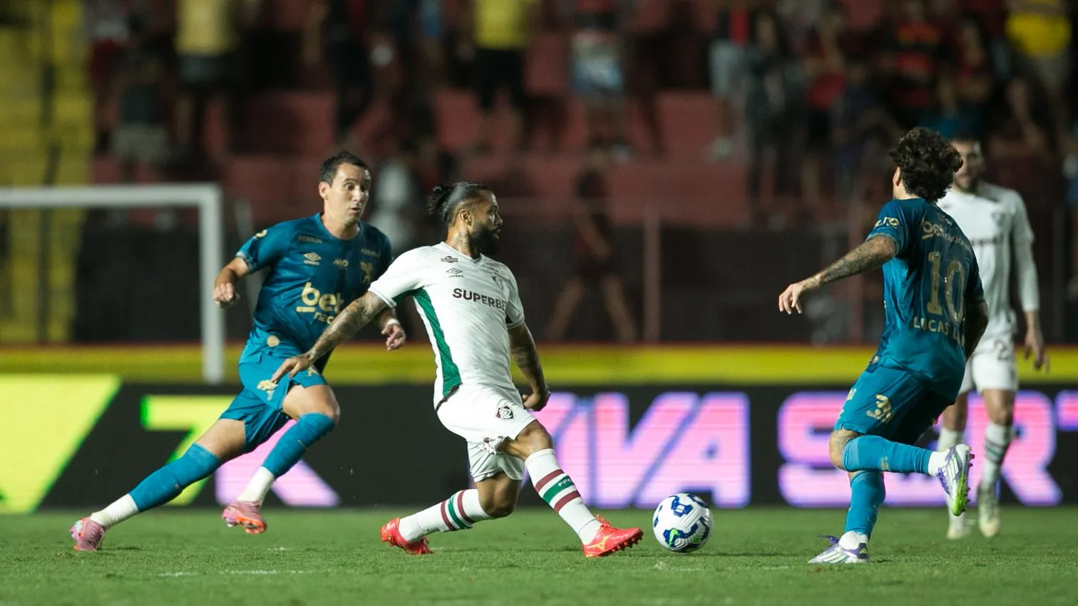 Otávio virou assunto no Timão - Foto: Marlon Costa/AGIF.