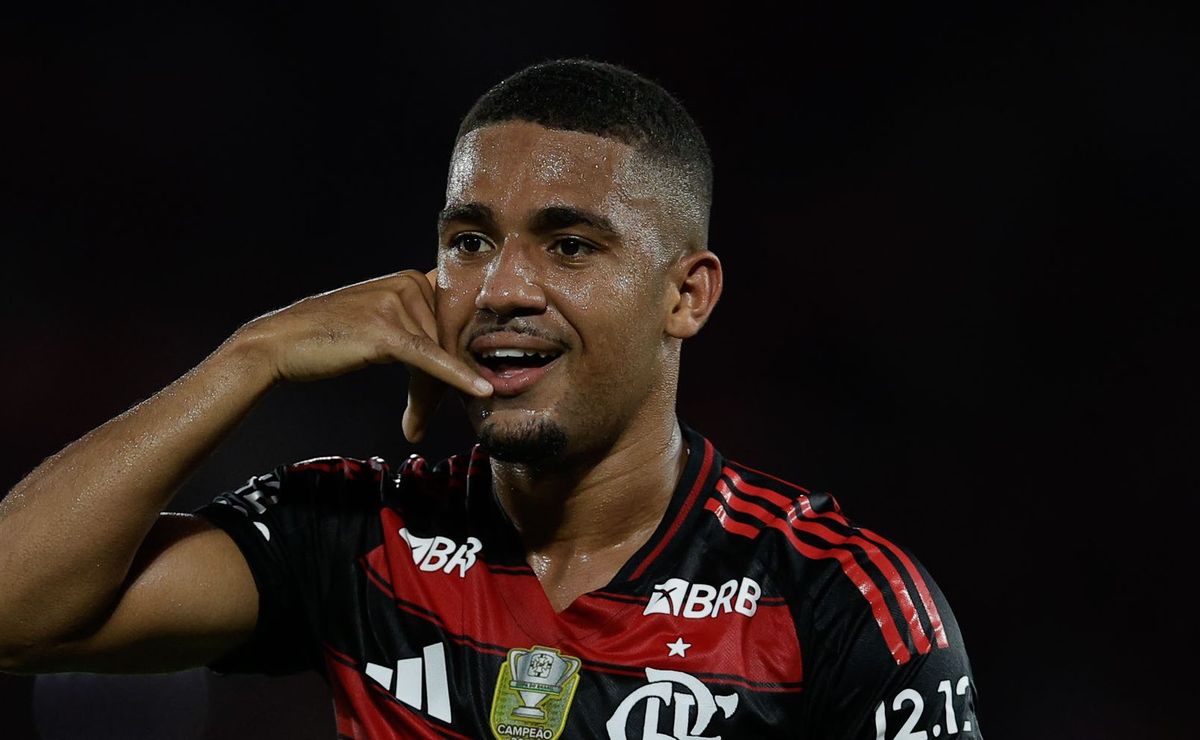 Saída de Samuel Lino rumo ao Benfica continua como possibilidade e portugueses vão insistir na negociação