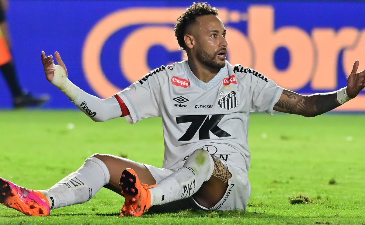 Neymar não tem velocidade, competitividade, intensidade e sobra vitimismo e infantilidade, diz Casagrande