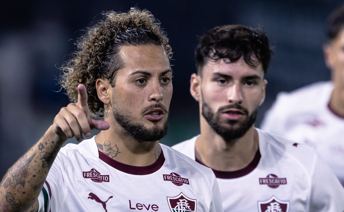 Guga fica abalado com pênalti perdido e comissão técnica ajuda lateral para dar volta por cima