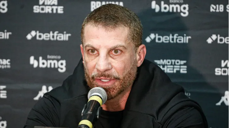 Pedrinho presidente do Vasco durante coletiva de imprensa