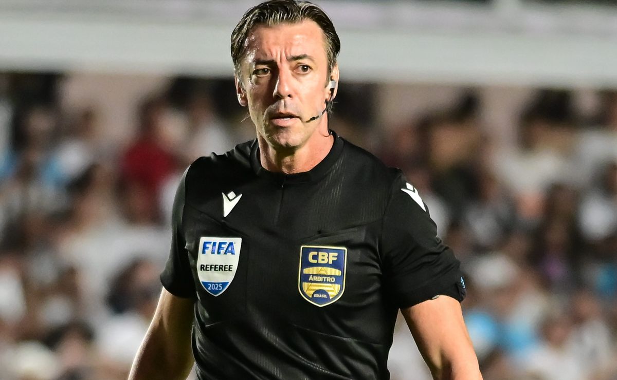 Raphael Claus faz referência à pancadaria em Cruzeiro x Atlético ao conversar com Gabigol e Reinaldo