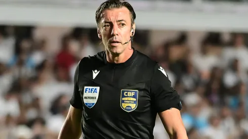 Árbitro Raphael Claus fez referência à final do Campeonato Mineiro. 
