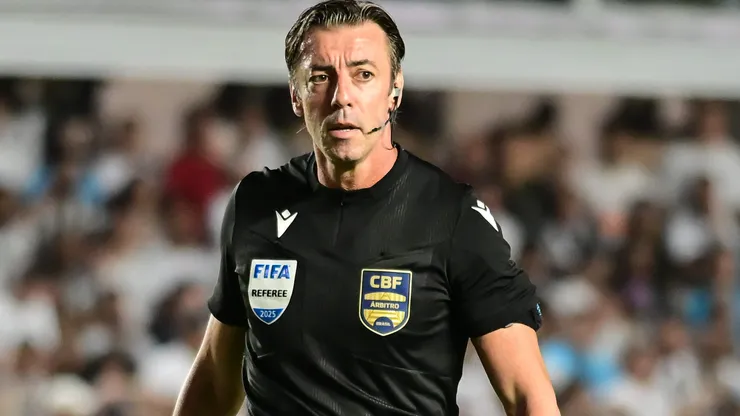 Árbitro Raphael Claus fez referência à final do Campeonato Mineiro.