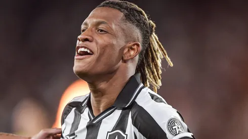 Volante tem o futuro incerto – Foto: Thiago Ribeiro/AGIF.
