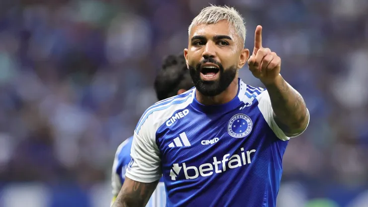 Gabigol em ação com a camisa do Cruzeiro em 2025.