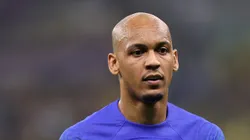 Fabinho em campo com a camisa da Seleção Brasileira.