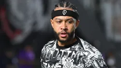 Memphis Depay jogador do Corinthians durante aquecimento antes da partida contra o Bahia no estadio Vila Belmiro pelo campeonato Brasileiro A 2026.