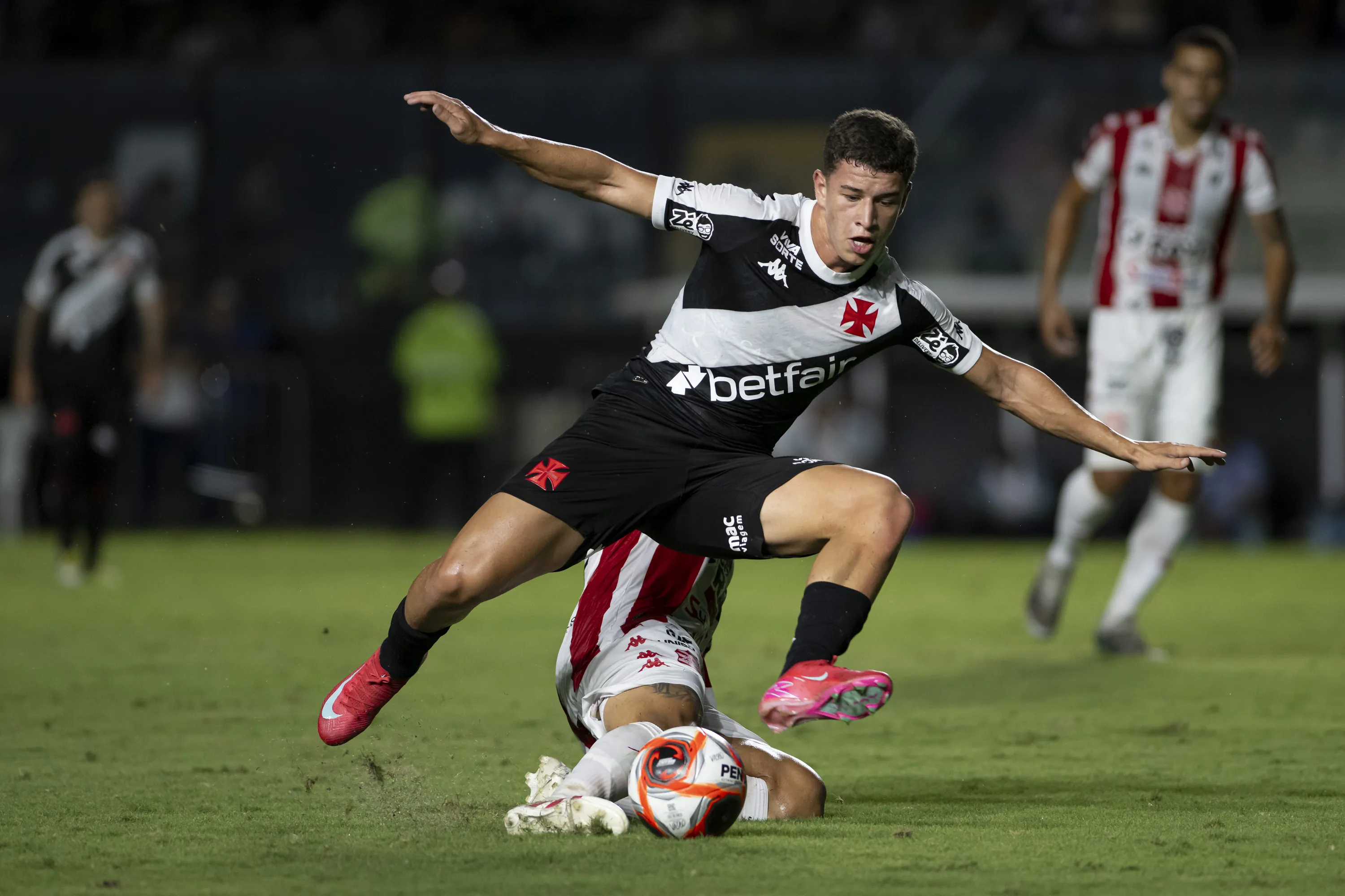 RJ – RIO DE JANEIRO – 16/01/2025 – CARIOCA 2025, VASCO X BANGU – Bruno Lopes jogador do Vasco durante partida contra o Bangu no estadio Sao Januario pelo campeonato Carioca 2025. Foto: Jorge Rodrigues/AGIF