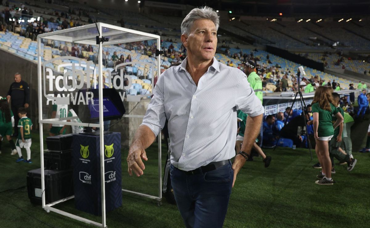 Renato Gaúcho observa Bruno Lopes e jovem participa dos primeiros treinos do treinador