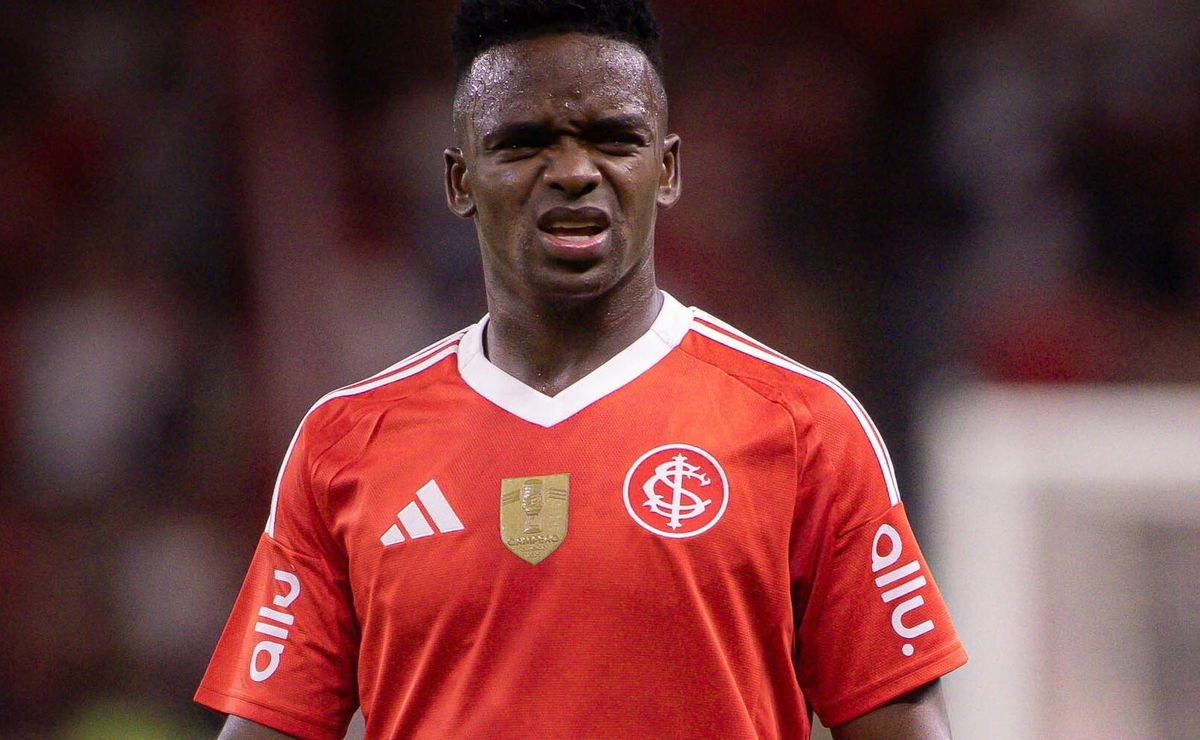 Racing espera punição da FIFA ao Internacional por dívida de R$ 5,2 milhões por Carbonero