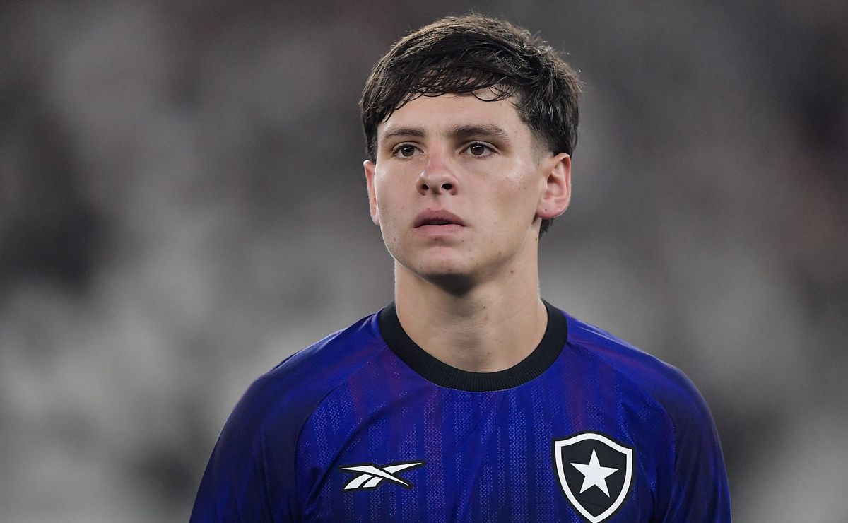 Montoro no Flamengo? Montoro é colocado na lista de venda no Botafogo e Textor pede R$ 120 milhões pelo argentino