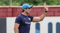 Zubeldía em treino do Flu - FOTOS: LUCAS MERÇON / FLUMINENSE F.C.