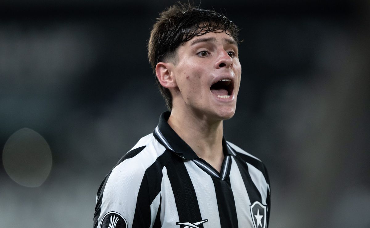 Montoro responde vaias da torcida e lamenta eliminação do Botafogo: “Bola não queria entrar”