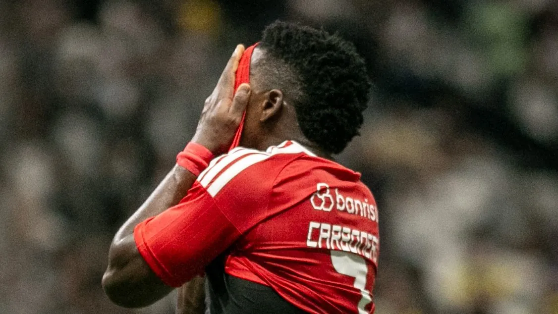 Carbonero jogador do Internacional durante partida contra o Atletico no estadio Arena MRV pelo campeonato Brasileiro A 2026. Foto: Fernando Moreno/AGIF