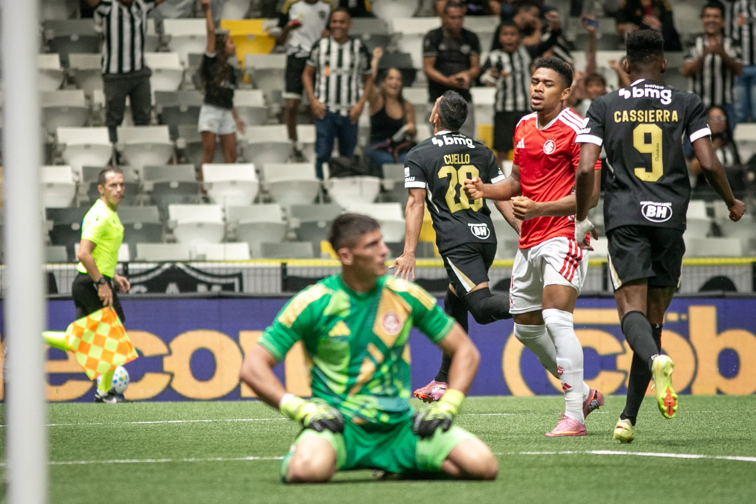 Gol relâmpago de Cuello em Galo x Internacional – Foto: Fernando Moreno/AGIF