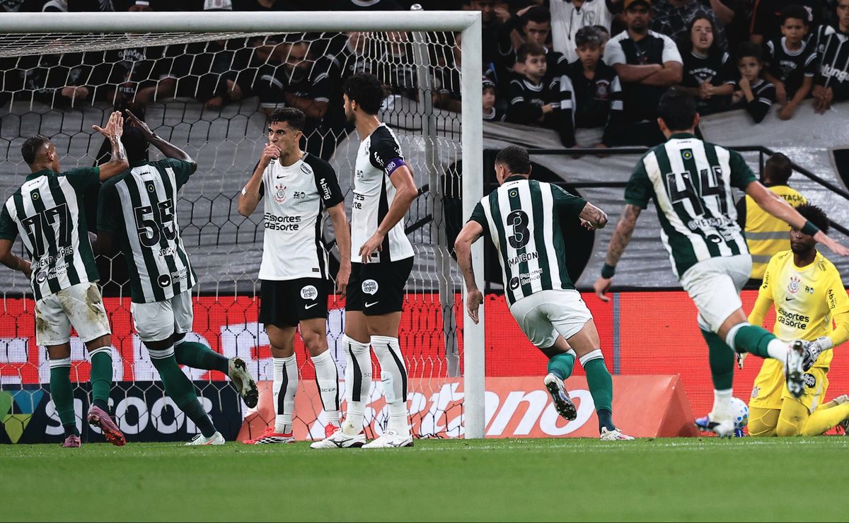 Com gol de Jacy, Coritiba abre o placar fora de casa e pressiona o Corinthians no Brasileirão