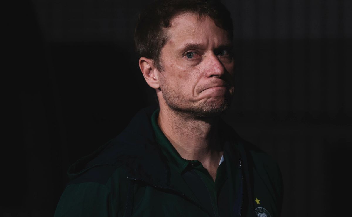 Fernando Seabra explica tática que fez o Coritiba derrotar o Corinthians na Neo Química Arena