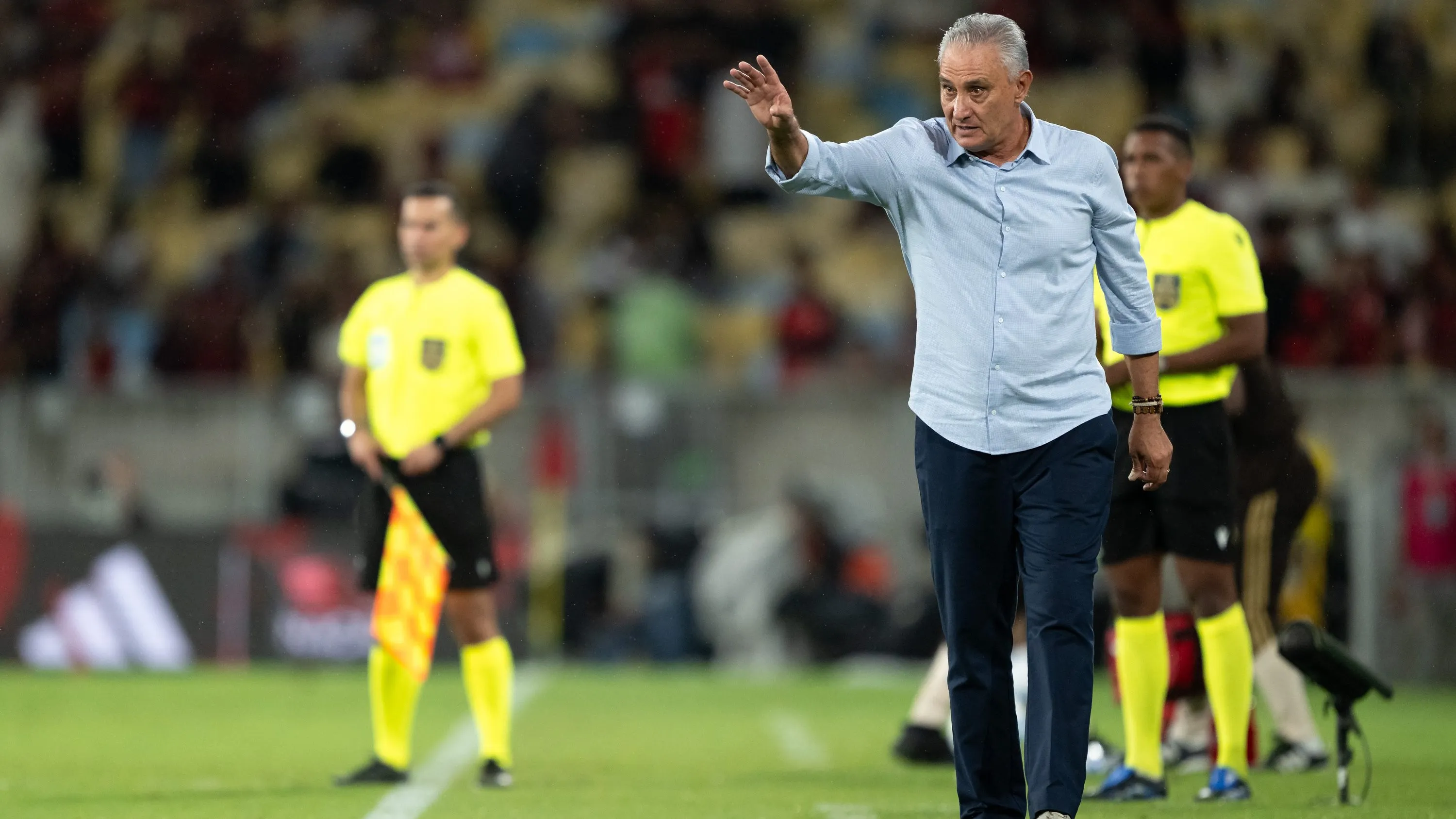Tite, técnico do Cruzeiro durante partida contra o Flamengo no estadio Maracana pelo campeonato Brasileiro A 2026. Foto: Jorge Rodrigues/AGIF