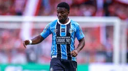 Amuzu em ação pelo Grêmio. LUCAS UEBEL/GREMIO FBPA