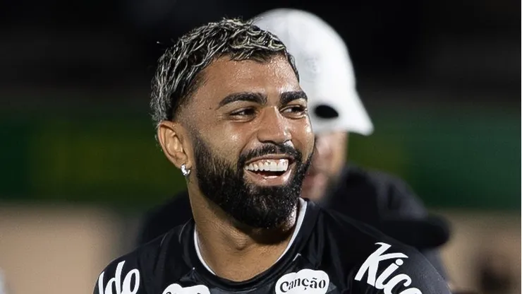 Gabigol durante partida do Peixe em Mirassol