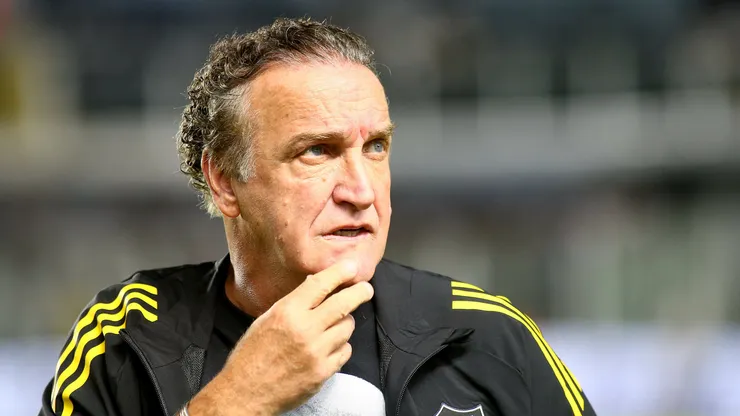 - Cuca favorito para assumir o Santos