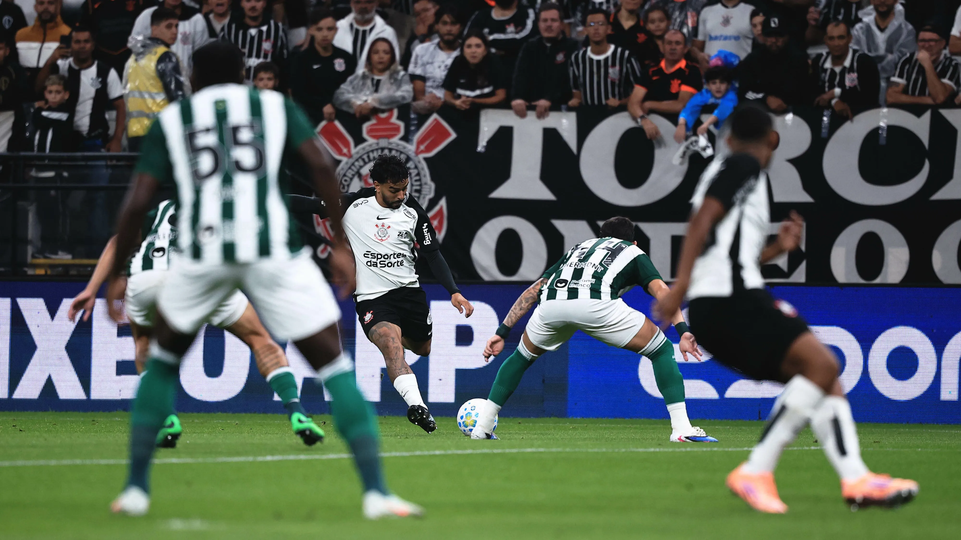 Bidu foi titular e teve péssima atuação - Foto: Ettore Chiereguini/AGIF.