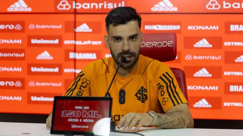 Volante Bruno Henrique em coletiva no Inter – Foto: Ricardo Duarte/Internacional
