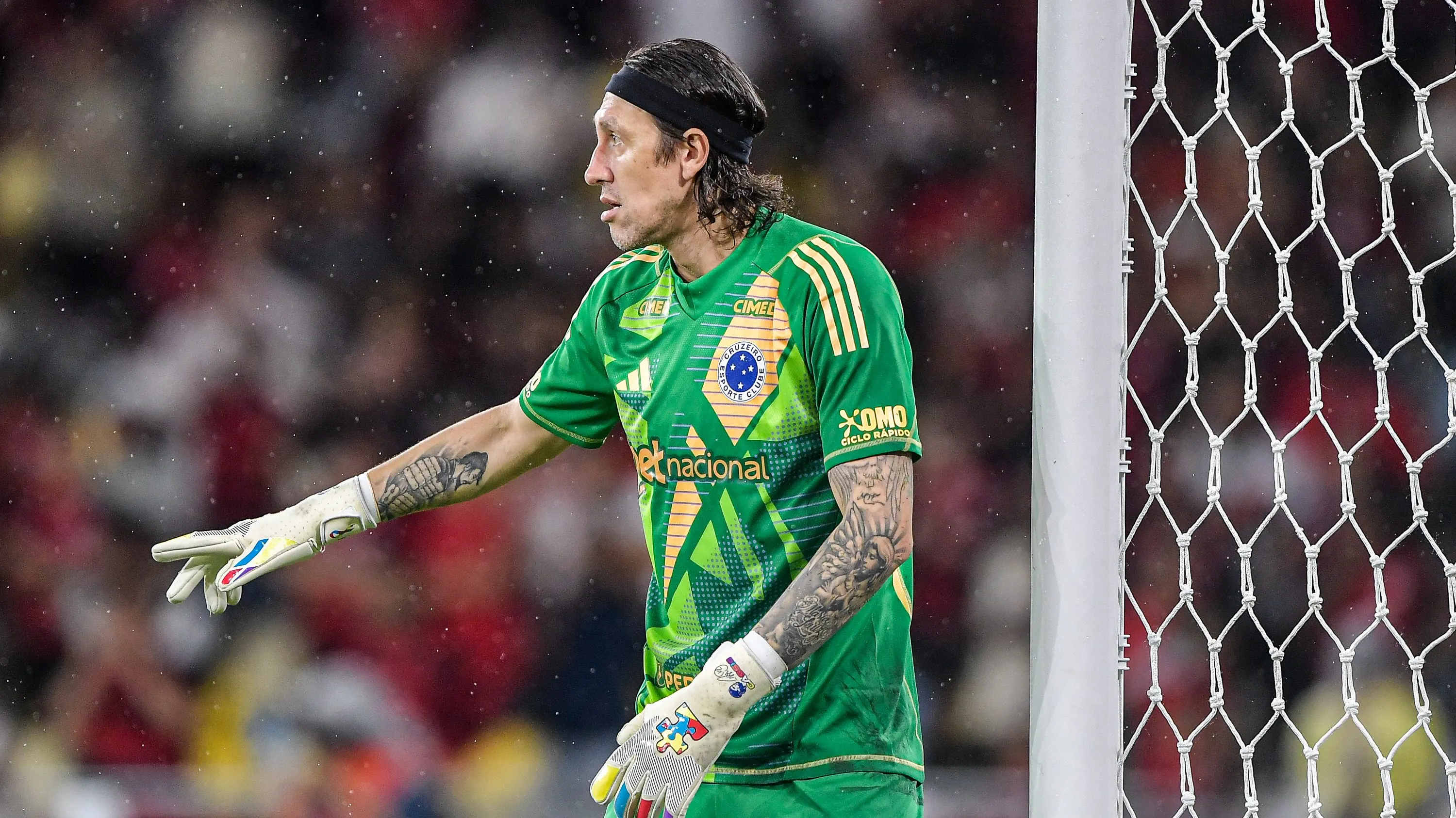 Cássio em ação na partida contra o Flamengo – Foto: Thiago Ribeiro/AGIF