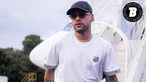 Neymar camisa 10 do Santos durante viagem com a delegação paulista
