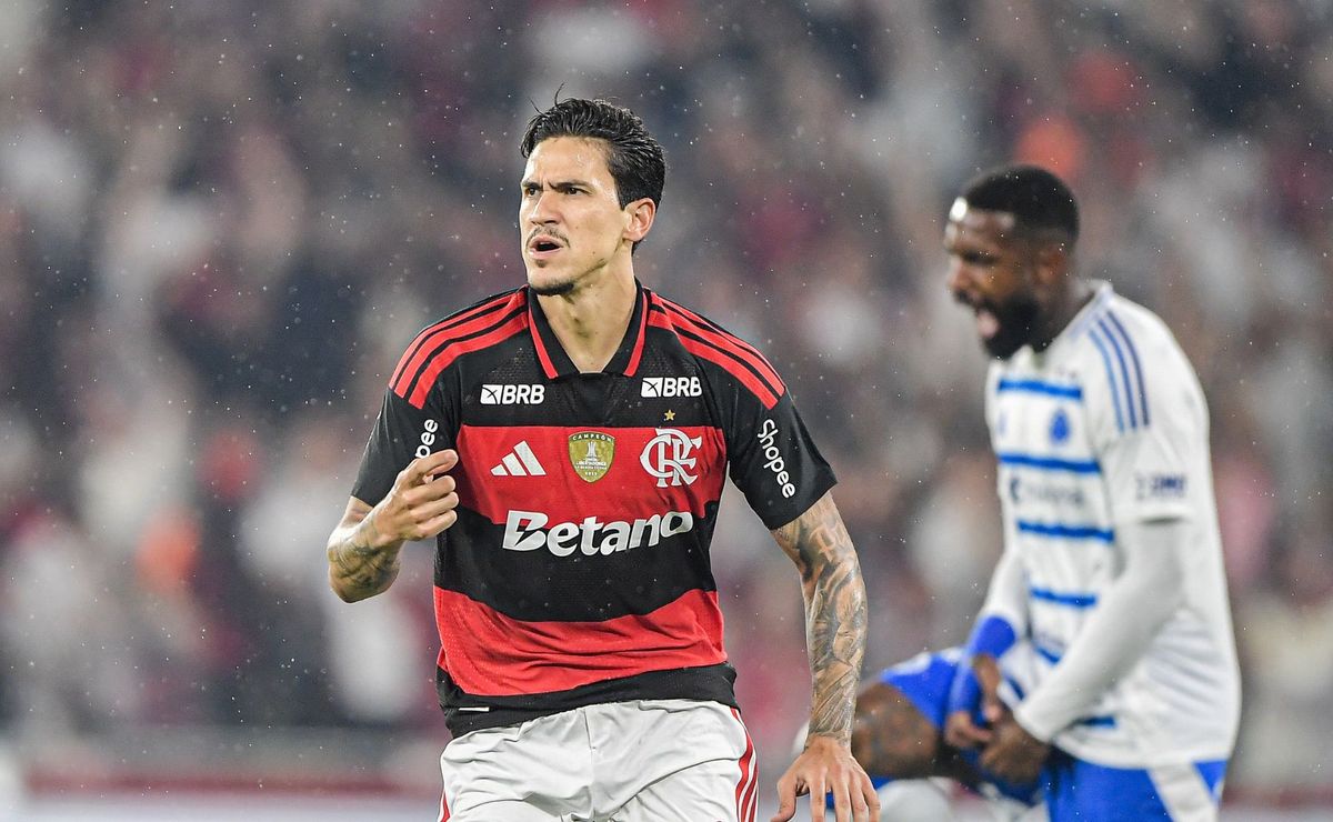 Pedro revela mudança com Jardim, compara com Filipe Luís e manda recado sobre reencontro com Gerson