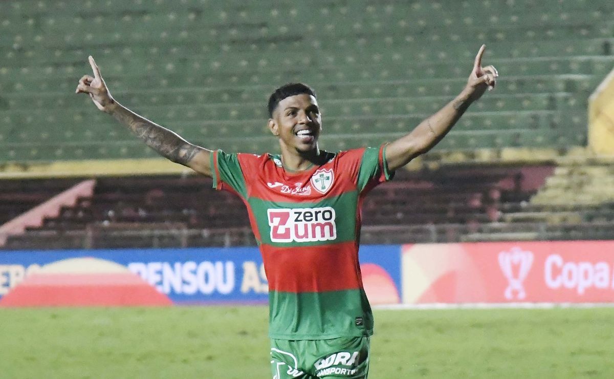 Maceió contratado pelo Fluminense pode rolar e atacante abre o jogo sobre futuro na Portuguesa