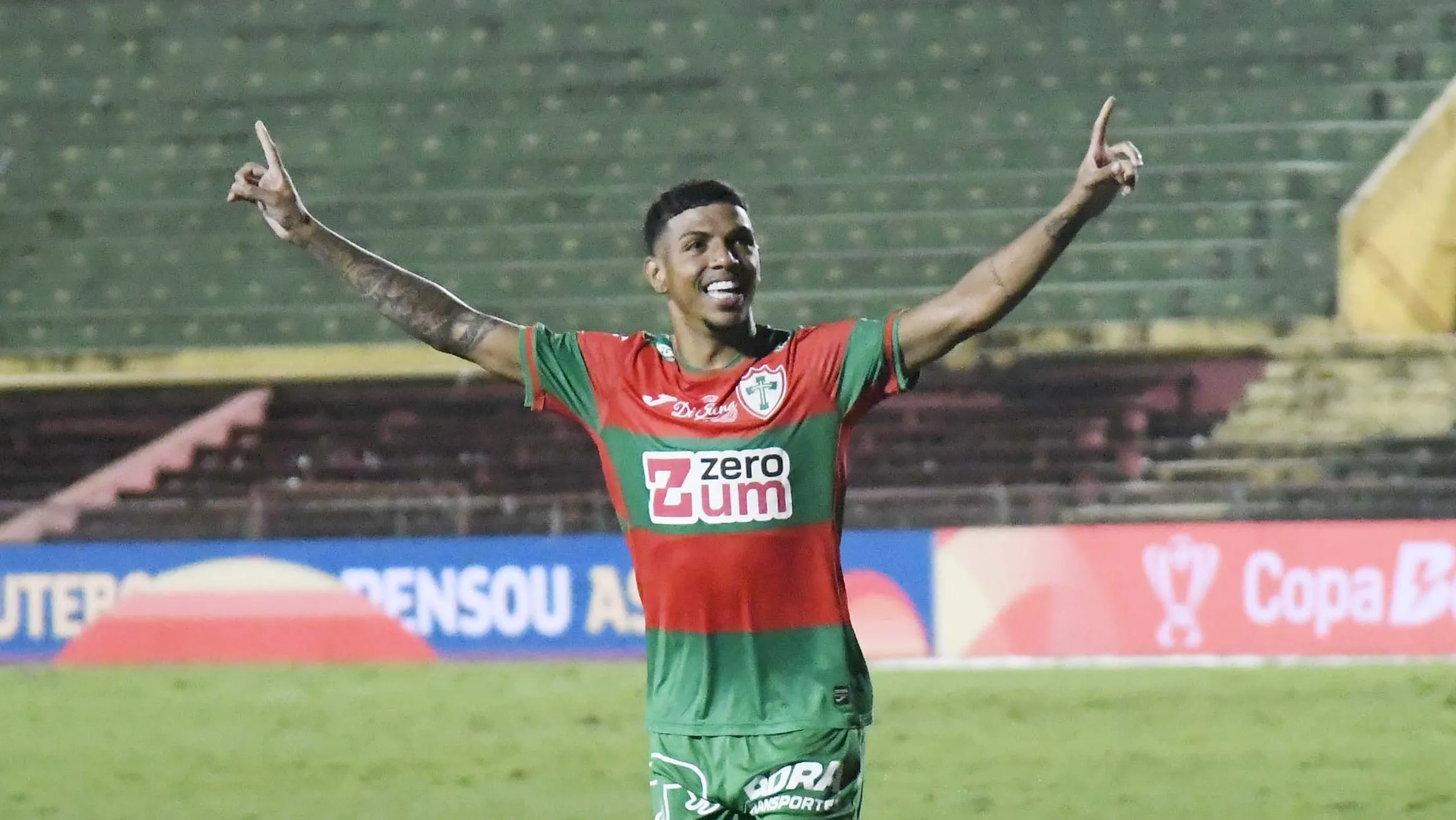 Maceió durante comemoração diante do Avaí – Foto: Divulgação/Portuguesa SAF