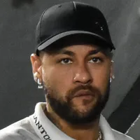 Falcão diz que Neymar se preserva no Santos pensando na Copa 2026