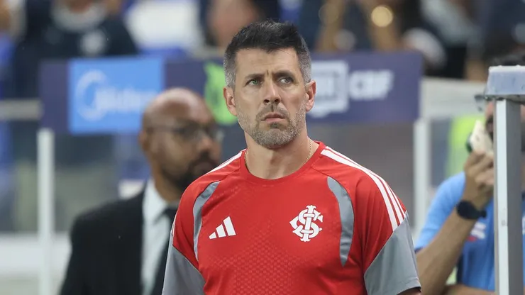 Paulo Pezzolano técnico do Internacional em partida contra o Atlético-MG