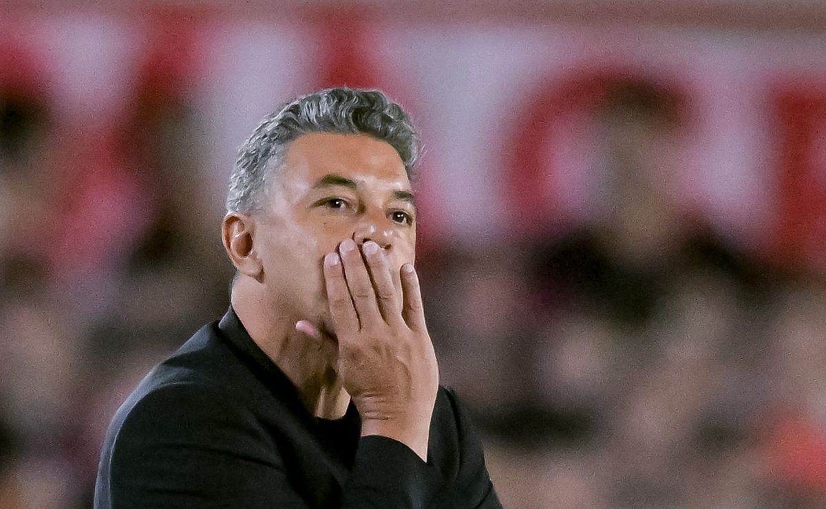 Gallardo é escolhido imediatamente pela Fiel para substituir Dorival Júnior e comandante brasileiro sofre pressão