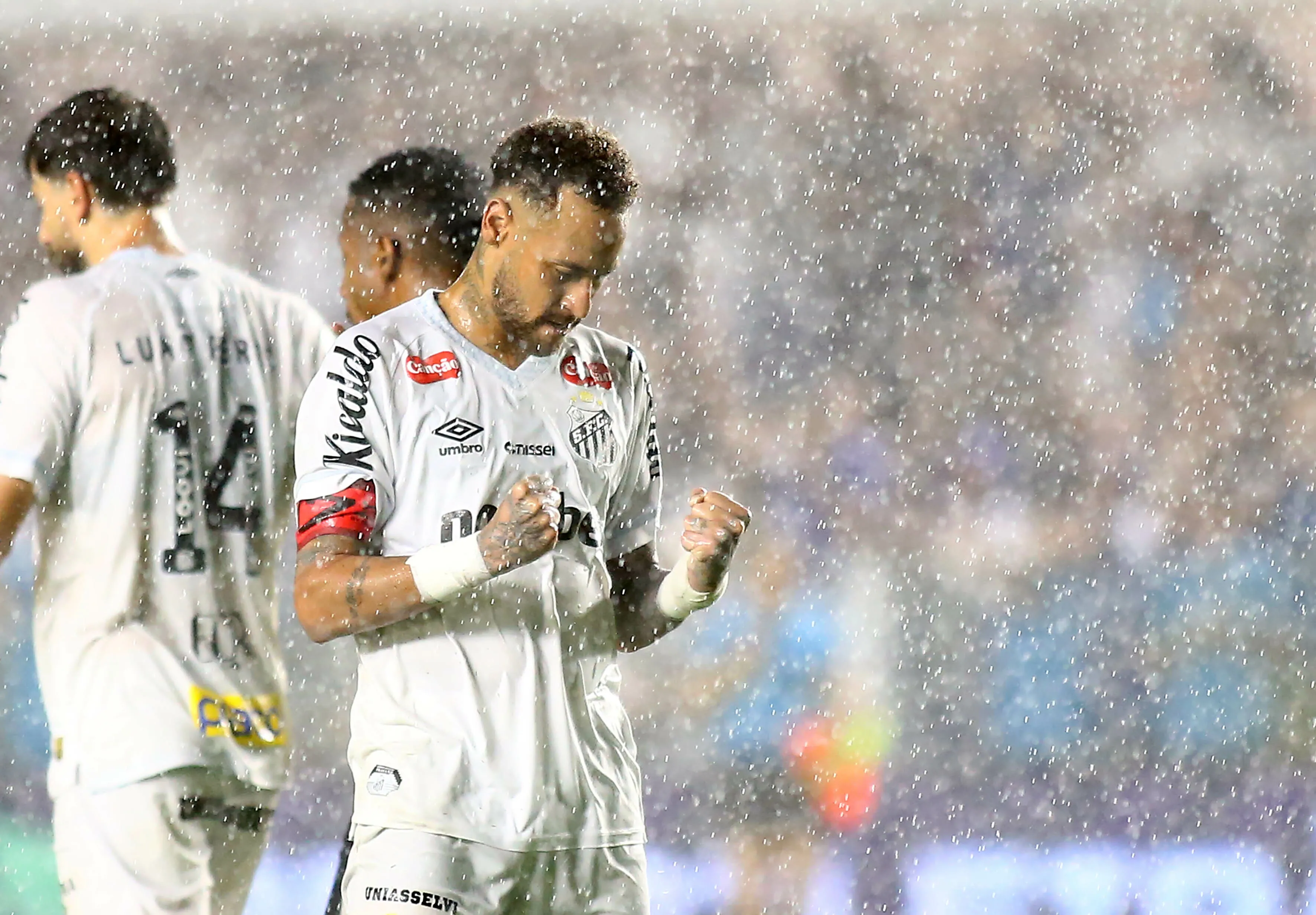 SP – SANTOS – 26/02/2026 – BRASILEIRO A 2026, SANTOS X VASCO – Neymar Jr. jogador do Santos comemora seu gol durante partida contra o Vasco no estadio Vila Belmiro pelo campeonato Brasileiro A 2026. Foto: Mauricio De Souza/AGIF