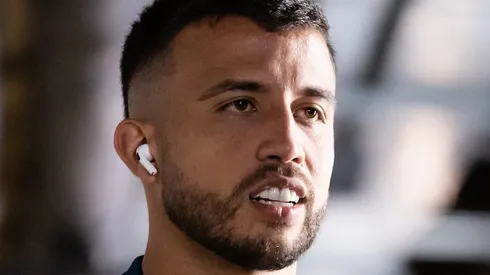 Matheus está brigando por uma vaga de titular no meio-campo
