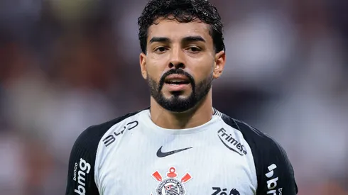 Lateral deu a sua opinião – Foto: Marcello Zambrana/AGIF.
