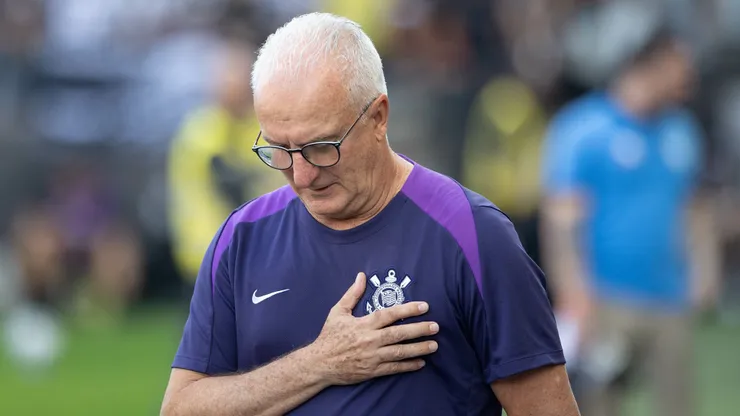 Dorival Júnior segue como técnico do Corinthians.